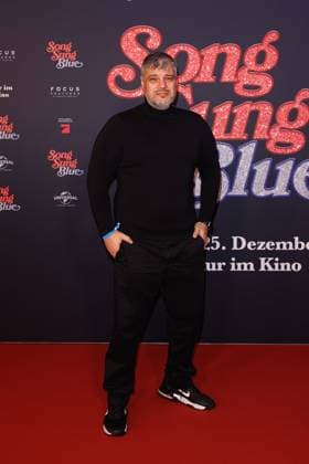 Premiere Song Sung Blue Imad Mardnli at the European premiere of the movie Song Sung Blue at the Zoo Palast on 19 11 2025 in Berlin Copyright: xEventpressxKochanx