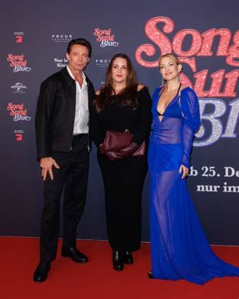 Premiere Song Sung Blue Hugh Jackman, Paula Lambert and Kate Hudson at the European premiere of the movie Song Sung Blue at the Zoo Palast on 19 11 2025 in Berlin Copyright: xEventpressxKochanx