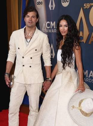 59th Annual CMA Awards - Arrivals Noel Smallbone and Moriah arriving at the 59th Annual Country Music Association Awards held at the Bridgestone Arena on November 19, 2025 in Nashville, TN. Nashville Bridgestone Arena Tennessee USA Copyright: xCurtisxHilbunx xAFF-USA.COMx