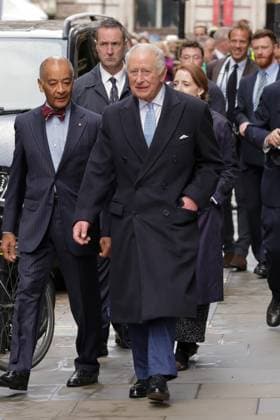 King Charles visits Fortnum & Mason in London, UK - 19 Nov 2025 King Charles III departs from Fortnum & Mason after marking the second anniversary of the Coronation Food Project and holding talks with chief executives and senior leaders from Alliance Food Sourcing. London United Kingdom Copyright: xDinendraxHariax xSOPAxImagesx 1911_King_Charles_DH_017