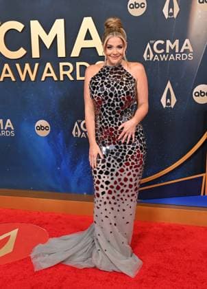 59th Annual CMA Awards - Arrivals Lauren Alaina arriving at the 59th Annual Country Music Association Awards held at the Bridgestone Arena on November 19, 2025 in Nashville, TN. Nashville Bridgestone Arena Tennessee USA Copyright: xOConnor-Arroyo AFF-USA.comx