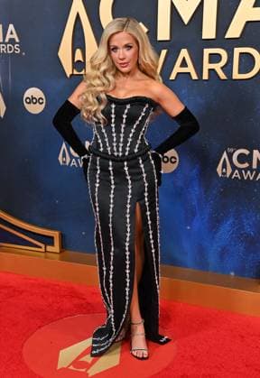59th Annual CMA Awards - Arrivals Megan Moroney arriving at the 59th Annual Country Music Association Awards held at the Bridgestone Arena on November 19, 2025 in Nashville, TN. Nashville Bridgestone Arena Tennessee USA Copyright: xOConnor-Arroyo AFF-USA.comx