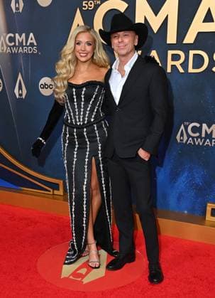 59th Annual CMA Awards - Arrivals Megan Moroney and Kenny Chesney arriving at the 59th Annual Country Music Association Awards held at the Bridgestone Arena on November 19, 2025 in Nashville, TN. Nashville Bridgestone Arena Tennessee USA Copyright: xOConnor-Arroyo AFF-USA.comx