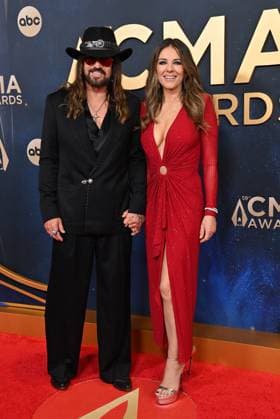 59th Annual CMA Awards - Arrivals Billy Ray Cyrus and Elizabeth Hurley arriving at the 59th Annual Country Music Association Awards held at the Bridgestone Arena on November 19, 2025 in Nashville, TN. Nashville Bridgestone Arena Tennessee USA Copyright: xOConnor-Arroyo AFF-USA.comx