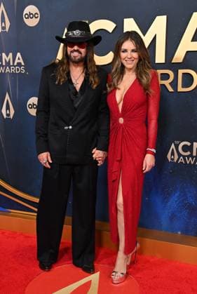 59th Annual CMA Awards - Arrivals Billy Ray Cyrus and Elizabeth Hurley arriving at the 59th Annual Country Music Association Awards held at the Bridgestone Arena on November 19, 2025 in Nashville, TN. Nashville Bridgestone Arena Tennessee USA Copyright: xOConnor-Arroyo AFF-USA.comx