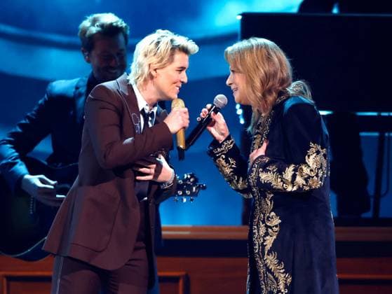 (L-R) Brandi Carlile and Patty Loveless perform onstage during the 59th CMA Awards at the Bridgestone Arena in Nashville, Tennessee, on Wednesday, November 19, 2025.  NAS20251119356 JOHNxANGELILLO