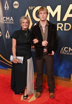 59th Annual CMA Awards - Arrivals Hudson Westbrook and mother Heidi Westbrook arriving at the 59th Annual Country Music Association Awards held at the Bridgestone Arena on November 19, 2025 in Nashville, TN. Nashville Bridgestone Arena Tennessee USA Copyright: xOConnor-Arroyo AFF-USA.comx
