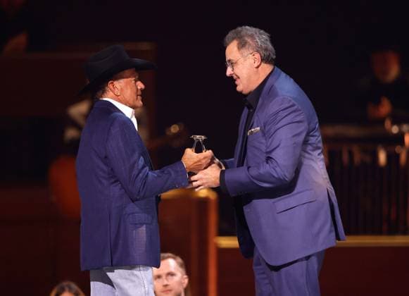 Vince Gill accepts the Lifetime Achievement Award onstage during the 59th CMA Awards at the Bridgestone Arena in Nashville, Tennessee, on Wednesday, November 19, 2025.  NAS20251119360 JOHNxANGELILLO