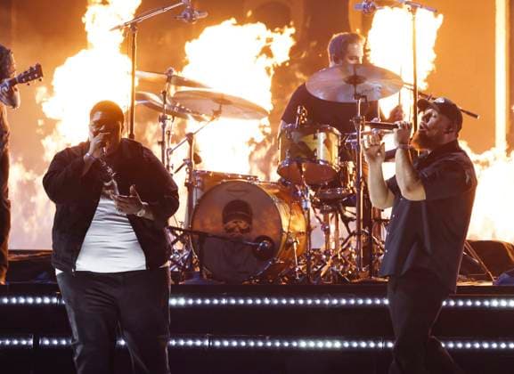 (L-R) BigXthaPlug and Luke Combs perform onstage during the 59th CMA Awards at the Bridgestone Arena in Nashville, Tennessee, on Wednesday, November 19, 2025.  NAS20251119366 JOHNxANGELILLO