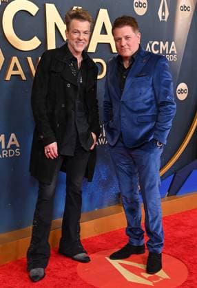 59th Annual CMA Awards - Arrivals Joe Don Rooney and Jay DeMarcus from Rascal Flatts arriving at the 59th Annual Country Music Association Awards held at the Bridgestone Arena on November 19, 2025 in Nashville, TN. Nashville Bridgestone Arena Tennessee USA Copyright: xOConnor-Arroyo AFF-USA.comx