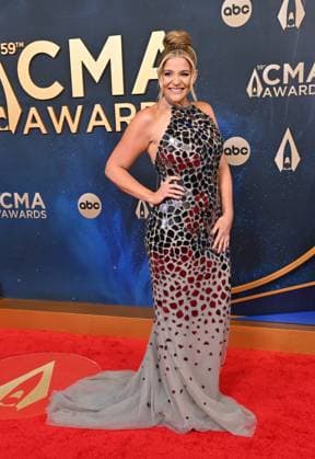 59th Annual CMA Awards - Arrivals Lauren Alaina arriving at the 59th Annual Country Music Association Awards held at the Bridgestone Arena on November 19, 2025 in Nashville, TN. Nashville Bridgestone Arena Tennessee USA Copyright: xOConnor-Arroyo AFF-USA.comx