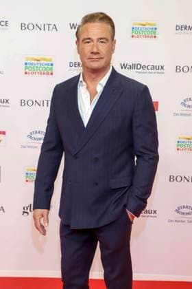 abb Saenger Sasha as a guest on the red carpet at the award ceremony of the Golden Image of Women 2025 at the Theater im Hafen on 19 11 2025 in Hamburg Hamburg Germany