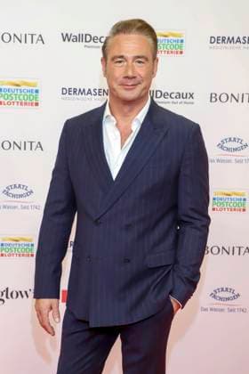 abb Saenger Sasha as a guest on the red carpet at the award ceremony of the Golden Image of Women 2025 at the Theater im Hafen on 19 11 2025 in Hamburg Hamburg Germany