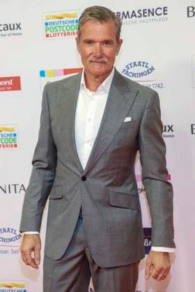 abb John Juergens as a guest on the red carpet at the award ceremony of the Golden Image of a Woman 2025 at the Theater im Hafen on 19 11 2025 in Hamburg Hamburg Germany