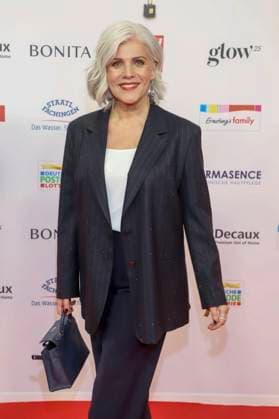 abb Birgit Schrowange presenter as a guest on the red carpet at the award ceremony of the Golden Image of Women 2025 at the Theater im Hafen on 19 11 2025 in Hamburg Hamburg Germany