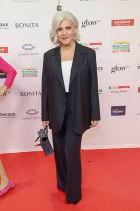 abb Birgit Schrowange presenter as a guest on the red carpet at the award ceremony of the Golden Image of Women 2025 at the Theater im Hafen on 19 11 2025 in Hamburg Hamburg Germany