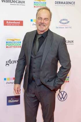 abb Till Demtroeder actor as guest on the red carpet at the award ceremony of the Golden Image of a Woman 2025 at the Theater im Hafen on 19 11 2025 in Hamburg Hamburg Germany