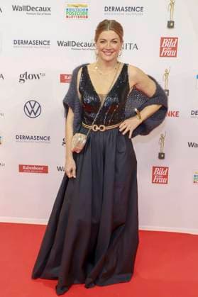 abb Nina Bott actress as a guest on the red carpet at the award ceremony of the Golden Image of a Woman 2025 at the Theater im Hafen on 19 11 2025 in Hamburg Hamburg Germany