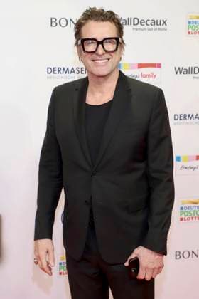 abb Bruno Eyron actor as guest on the red carpet at the award ceremony of the Golden Image of Women 2025 at the Theater im Hafen on 19 11 2025 in Hamburg Hamburg Germany