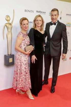 abb Julia Becker, Karin Prien, Kai Pflaume as guests on the red carpet at the award ceremony of the Golden Image of Women 2025 at the Theater im Hafen on 19 11 2025 in Hamburg Hamburg Germany