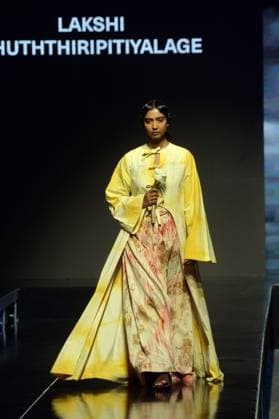 (251120) -- COLOMBO, Nov. 20, 2025 -- A model presents a creation during the Mercedes-Benz Fashion Week in Colombo, Sri Lanka, Nov. 19, 2025. (Photo by Xinhua) SRI LANKA-COLOMBO-FASHION SHOW GayanxSameera 