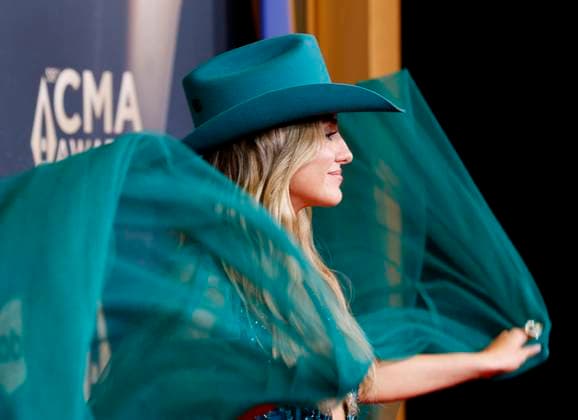 Lainey Wilson arrives on the red carpet at the 59th CMA Awards at the Bridgestone Arena in Nashville, Tennessee, on Wednesday, November 19, 2025.  NAS202511192003 JOHNxANGELILLO