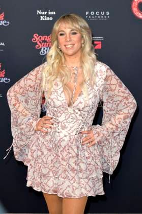 Annemarie Eilfeld at the European premiere of the movie Song Sung Blue at Zoo Palast Berlin, 19 11 2025 Foto:xM.xBehrensx xFuturexImagex blue_5110