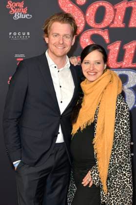 Johannes Heinrichs and Nadja Jo Klapper at the European premiere of the movie Song Sung Blue at Zoo Palast Berlin, 19 11 2025 Foto:xM.xBehrensx xFuturexImagex blue_5128