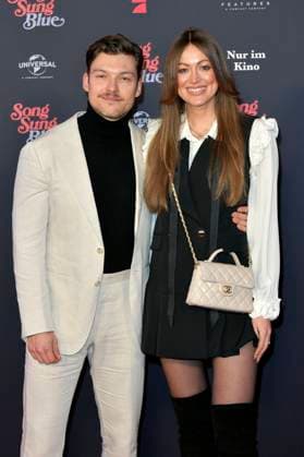 Lion Wasczyk and Lisa Rosa Bräutigam at the European premiere of the movie Song Sung Blue at Zoo Palast Berlin, 19 11 2025 Foto:xM.xBehrensx xFuturexImagex blue_5136