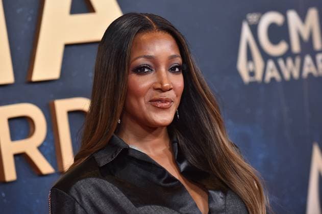 59th Annual CMA Awards - Arrivals Mickey Guyton arriving at the 59th Annual Country Music Association Awards held at the Bridgestone Arena on November 19, 2025 in Nashville, TN. Nashville Bridgestone Arena Tennessee USA Copyright: xOConnor-Arroyo AFF-USA.comx