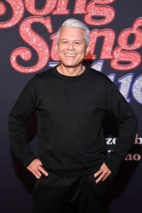 abb Markus Kavka as a guest on the red carpet at the European premiere of the movie Song Sung Blue at Zoo Palast Berlin on 19 11 2025 in Berlin Berlin Germany