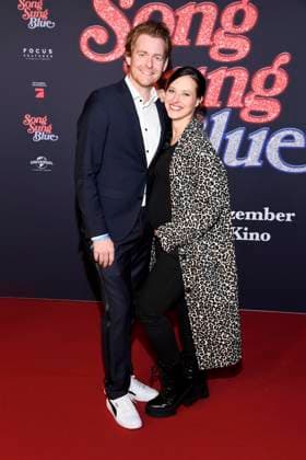abb Johannes Heinrichs and Nadja Jo Klapper as guests on the red carpet at the European premiere of the movie Song Sung Blue at Zoo Palast Berlin on 19 11 2025 in Berlin Berlin Germany