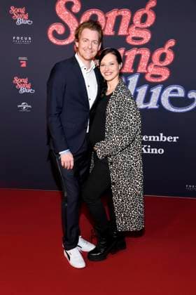 abb Johannes Heinrichs and Nadja Jo Klapper as guests on the red carpet at the European premiere of the movie Song Sung Blue at Zoo Palast Berlin on 19 11 2025 in Berlin Berlin Germany
