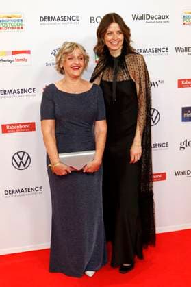 Preisträgerin Christina Schreiber und Eva Padberg bei der 18. Verleihung der Goldenen Bild der Frau 2025 im Stage Theater im Hafen. Hamburg, 19.11.2025 Foto:xC.xTamckex xFuturexImagex goldene_bild_5145