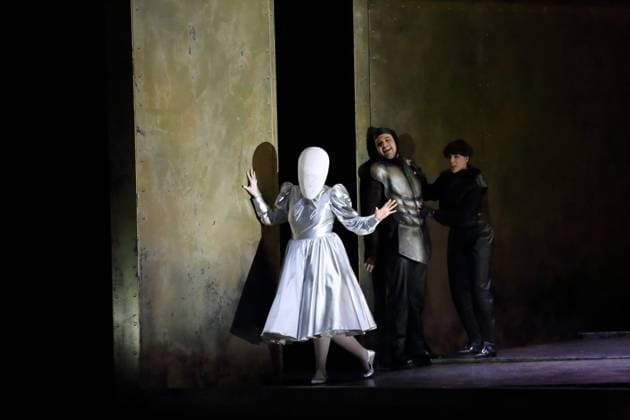 Nicole Chevalier as Salome , Agustin Gomez as Narraboth and Susan Zarrabi as A Page of Herodias , f l , during the photo rehearsal for Salome at the Komische Oper im Schillertheater in Berlin, November 19, 2025 Music drama in one act by Richard Strauss Musical direction James Gaffigan Production E