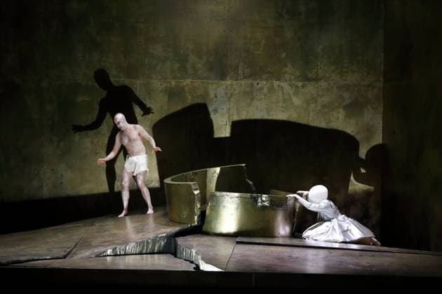 Günter Papendell as Jochanaan and Nicole Chevalier as Salome during the photo rehearsal for Salome at the Komische Oper im Schillertheater in Berlin, November 19, 2025 Music drama in one act by Richard Strauss Musical direction James Gaffigan Production Evgeny Titov Stage Rufus Didwiszus Costumes Esther Bialas Premiere is on November 22, 2025