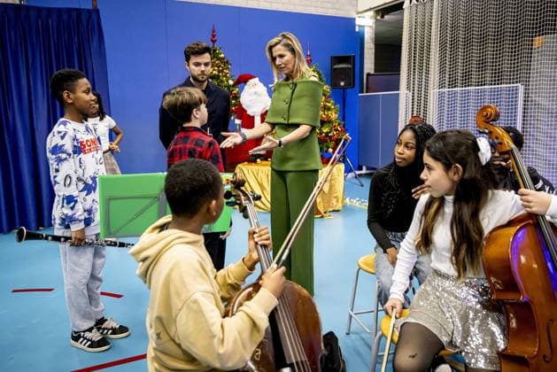 Amsterdam, The Netherlands, 2025-11-20 14:21:05 AMSTERDAM, 20-11-2025, Mobiel Primary School. Queen Maxima, honorary chair of More Music in the Classroom, visited Mobiel Primary School in Amsterdam. Mobiel Primary School is one of twelve primary schools participating in the largest school band in the Netherlands. The school band performs during the annual Christmas Music Gala, which raises awareness of the importance of music and creative education. PHOTO: NLBeeld POOL Patrick van Katwijk Credit: NL Beeld Patrick van Emst  Copyright: xx x