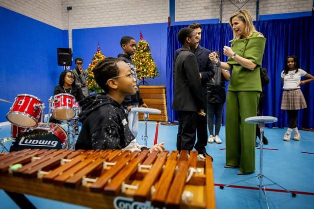 Amsterdam, The Netherlands, 2025-11-20 14:22:35 AMSTERDAM, 20-11-2025, Mobiel Primary School. Queen Maxima, honorary chair of More Music in the Classroom, visited Mobiel Primary School in Amsterdam. Mobiel Primary School is one of twelve primary schools participating in the largest school band in the Netherlands. The school band performs during the annual Christmas Music Gala, which raises awareness of the importance of music and creative education. PHOTO: NLBeeld POOL Patrick van Katwijk Credit: NL Beeld Patrick van Emst  Copyright: xx x
