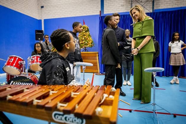 Amsterdam, The Netherlands, 2025-11-20 14:22:27 AMSTERDAM, 20-11-2025, Mobiel Primary School. Queen Maxima, honorary chair of More Music in the Classroom, visited Mobiel Primary School in Amsterdam. Mobiel Primary School is one of twelve primary schools participating in the largest school band in the Netherlands. The school band performs during the annual Christmas Music Gala, which raises awareness of the importance of music and creative education. PHOTO: NLBeeld POOL Patrick van Katwijk Credit: NL Beeld Patrick van Emst  Copyright: xx x