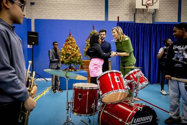 Amsterdam, The Netherlands, 2025-11-20 14:23:44 AMSTERDAM, 20-11-2025, Mobiel Primary School. Queen Maxima, honorary chair of More Music in the Classroom, visited Mobiel Primary School in Amsterdam. Mobiel Primary School is one of twelve primary schools participating in the largest school band in the Netherlands. The school band performs during the annual Christmas Music Gala, which raises awareness of the importance of music and creative education. PHOTO: NLBeeld POOL Patrick van Katwijk Credit: NL Beeld Patrick van Emst  Copyright: xx x