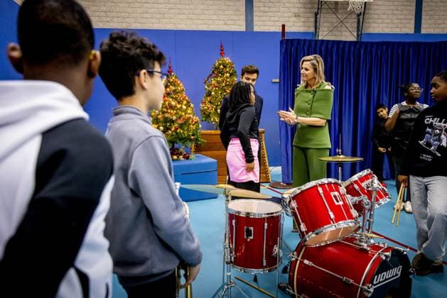 Amsterdam, The Netherlands, 2025-11-20 14:23:56 AMSTERDAM, 20-11-2025, Mobiel Primary School. Queen Maxima, honorary chair of More Music in the Classroom, visited Mobiel Primary School in Amsterdam. Mobiel Primary School is one of twelve primary schools participating in the largest school band in the Netherlands. The school band performs during the annual Christmas Music Gala, which raises awareness of the importance of music and creative education. PHOTO: NLBeeld POOL Patrick van Katwijk Credit: NL Beeld Patrick van Emst  Copyright: xx x