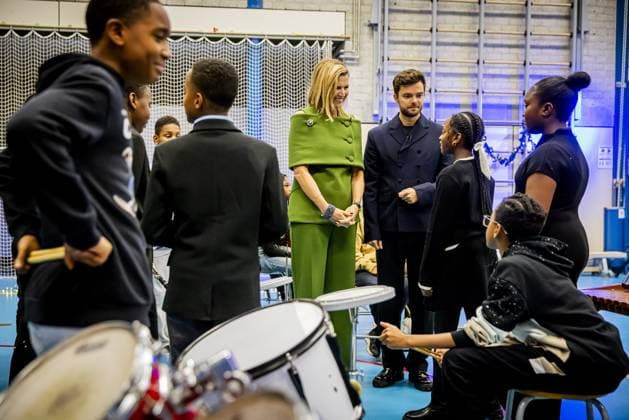 Amsterdam, The Netherlands, 2025-11-20 14:27:06 AMSTERDAM, 20-11-2025, Mobiel Primary School. Queen Maxima, honorary chair of More Music in the Classroom, visited Mobiel Primary School in Amsterdam. Mobiel Primary School is one of twelve primary schools participating in the largest school band in the Netherlands. The school band performs during the annual Christmas Music Gala, which raises awareness of the importance of music and creative education. PHOTO: NLBeeld POOL Patrick van Katwijk Credit: NL Beeld Patrick van Emst  Copyright: xx x