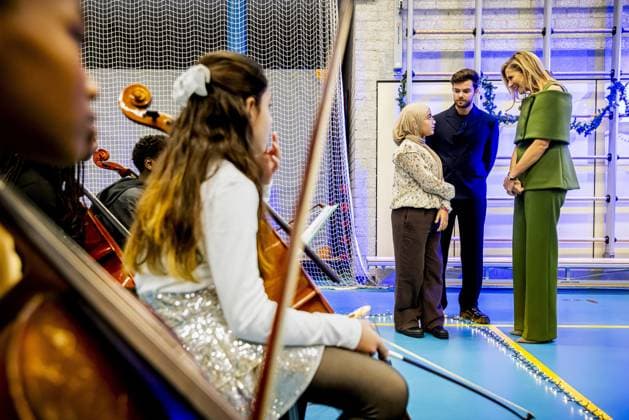 Amsterdam, The Netherlands, 2025-11-20 14:29:25 AMSTERDAM, 20-11-2025, Mobiel Primary School. Queen Maxima, honorary chair of More Music in the Classroom, visited Mobiel Primary School in Amsterdam. Mobiel Primary School is one of twelve primary schools participating in the largest school band in the Netherlands. The school band performs during the annual Christmas Music Gala, which raises awareness of the importance of music and creative education. PHOTO: NLBeeld POOL Patrick van Katwijk Credit: NL Beeld Patrick van Emst  Copyright: xx x