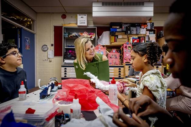 Amsterdam, The Netherlands, 2025-11-20 14:40:27 AMSTERDAM, 20-11-2025, Mobiel Primary School. Queen Maxima, honorary chair of More Music in the Classroom, visited Mobiel Primary School in Amsterdam. Mobiel Primary School is one of twelve primary schools participating in the largest school band in the Netherlands. The school band performs during the annual Christmas Music Gala, which raises awareness of the importance of music and creative education. PHOTO: NLBeeld POOL Patrick van Katwijk Credit: NL Beeld Patrick van Emst  Copyright: xx x