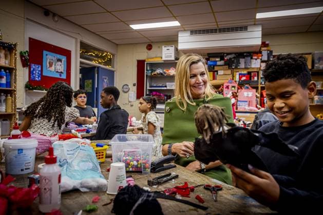 Amsterdam, The Netherlands, 2025-11-20 14:44:58 AMSTERDAM, 20-11-2025, Mobiel Primary School. Queen Maxima, honorary chair of More Music in the Classroom, visited Mobiel Primary School in Amsterdam. Mobiel Primary School is one of twelve primary schools participating in the largest school band in the Netherlands. The school band performs during the annual Christmas Music Gala, which raises awareness of the importance of music and creative education. PHOTO: NLBeeld POOL Patrick van Katwijk Credit: NL Beeld Patrick van Emst  Copyright: xx x