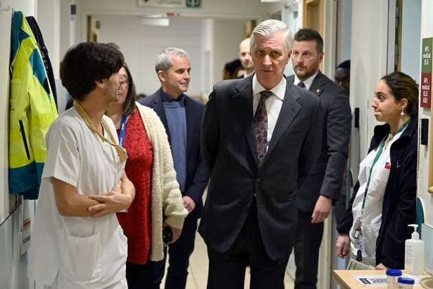 King Philippe visits the emergency department at Saint-Pierre University Hospital BRUSSELS, BELGIUM - NOVEMBER 20 : King Philippe visits the emergency department at Saint-Pierre University Hospital. Located in the heart of Brussels, this hospital is deeply rooted in the social reality of the city and plays a crucial role in frontline healthcare. During his visit, the King follows the typical journey of a patient admitted to the emergency department. He is then briefed on developments in Brussels in terms of (mental) health, precariousness and urban violence. Finally, he talks to several people working in the field on November 20, 2025 in Brussels, Belgium, 20 11 2025 Brussels Belgium  Copyright: xDidierxLebrunx