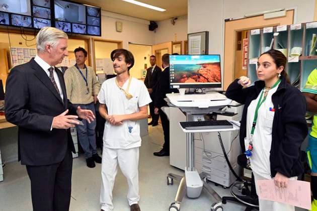 King Philippe visits the emergency department at Saint-Pierre University Hospital BRUSSELS, BELGIUM - NOVEMBER 20 : King Philippe visits the emergency department at Saint-Pierre University Hospital. Located in the heart of Brussels, this hospital is deeply rooted in the social reality of the city and plays a crucial role in frontline healthcare. During his visit, the King follows the typical journey of a patient admitted to the emergency department. He is then briefed on developments in Brussels in terms of (mental) health, precariousness and urban violence. Finally, he talks to several people working in the field on November 20, 2025 in Brussels, Belgium, 20 11 2025 Brussels Belgium  Copyright: xDidierxLebrunx