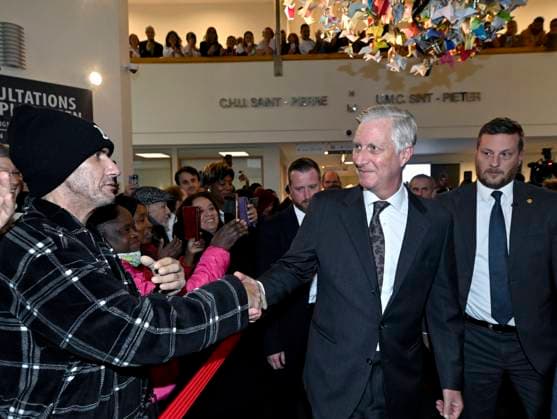 King Philippe visits the emergency department at Saint-Pierre University Hospital BRUSSELS, BELGIUM - NOVEMBER 20 : King Philippe visits the emergency department at Saint-Pierre University Hospital. Located in the heart of Brussels, this hospital is deeply rooted in the social reality of the city and plays a crucial role in frontline healthcare. During his visit, the King follows the typical journey of a patient admitted to the emergency department. He is then briefed on developments in Brussels in terms of (mental) health, precariousness and urban violence. Finally, he talks to several people working in the field on November 20, 2025 in Brussels, Belgium, 20 11 2025 Brussels Belgium  Copyright: xDidierxLebrunx