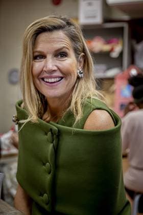 Amsterdam, The Netherlands, 2025-11-20 14:49:42 AMSTERDAM, 20-11-2025, Mobiel Primary School. Queen Maxima, honorary chair of More Music in the Classroom, visited Mobiel Primary School in Amsterdam. Mobiel Primary School is one of twelve primary schools participating in the largest school band in the Netherlands. The school band performs during the annual Christmas Music Gala, which raises awareness of the importance of music and creative education. PHOTO: NLBeeld POOL Patrick van Katwijk Credit: NL Beeld Patrick van Emst  Copyright: xx x