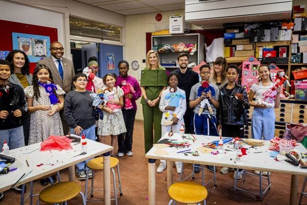 Amsterdam, The Netherlands, 2025-11-20 14:57:14 AMSTERDAM, 20-11-2025, Mobiel Primary School. Queen Maxima, honorary chair of More Music in the Classroom, visited Mobiel Primary School in Amsterdam. Mobiel Primary School is one of twelve primary schools participating in the largest school band in the Netherlands. The school band performs during the annual Christmas Music Gala, which raises awareness of the importance of music and creative education. PHOTO: NLBeeld POOL Patrick van Katwijk Credit: NL Beeld Patrick van Emst  Copyright: xx x